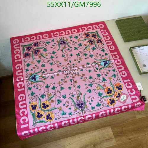 Gucci Luxuriant Silk Scarf: Elegant Floral Design, 90x90cm