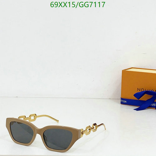 Gucci Glamorous Cat-Eye Sunglasses with Gold-Tone Chain Detail, GG7117