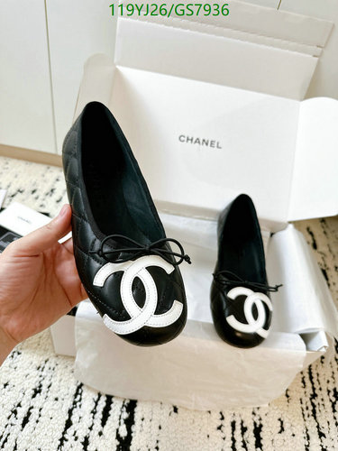 Chanel Women's Quilted Leather Ballerinas with Interlocking CC Logo