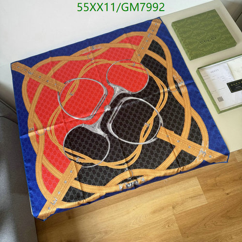 Gucci Silk Scarf with Horsebit Print - Luxurious 90x90CM Design for Women