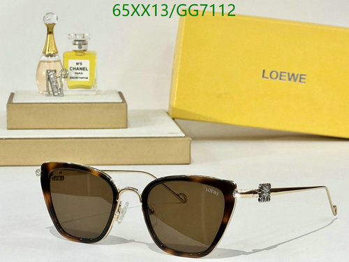 Stylish Loewe Cat-Eye Sunglasses for Women - Tortoiseshell & Gold Frame