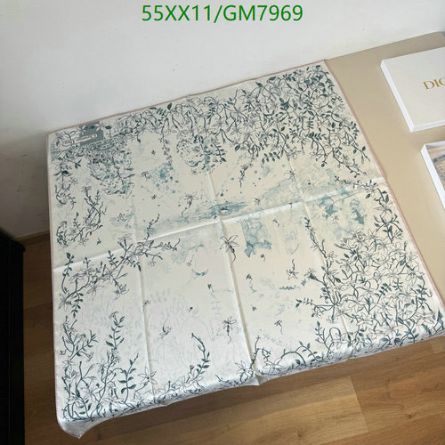 Dior Floral Print Silk Scarf - Elegant 90x90CM Square Design for Women