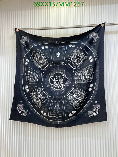 Hermes Luxurious Silk Scarf 90x90cm - Elegant Black & White Design