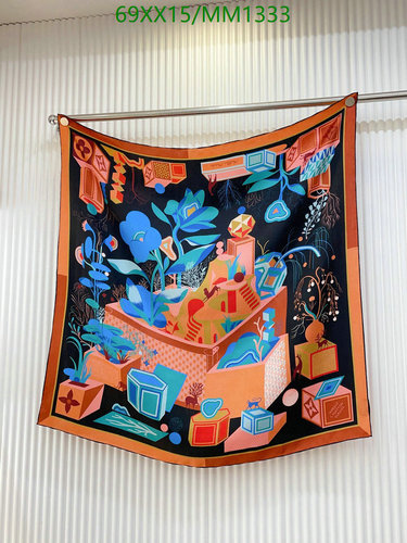 Louis Vuitton Luxurious Silk and Cashmere Square Scarf - MM1333 Collection