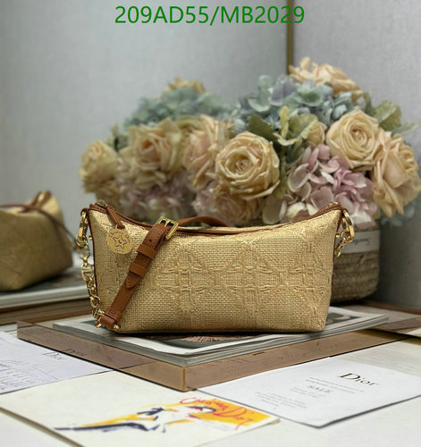 Dior Woven Raffia Shoulder Bag with Chain Strap - Elegant & Chic Design