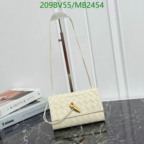 Products 2 Bottega Veneta Women's Intrecciato Leather Shoulder Bag - Elegant White