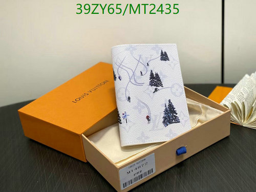 Products 22 Louis Vuitton M14872 Ski-Themed Cowhide Wallet - Compact & Stylish