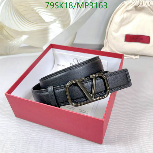 Valentino Garavani VLogo Signature Reversible Belt in Grained Calfskin