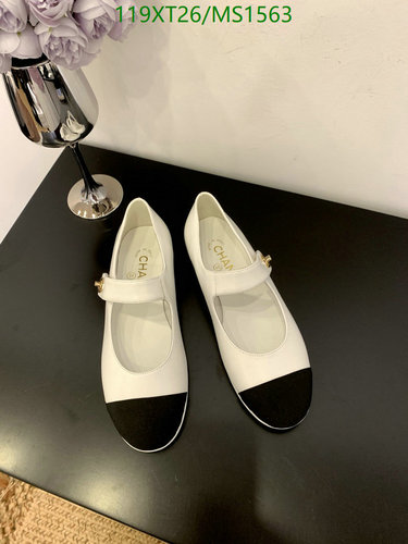 Chanel Women's Classic Mary Jane Flats - Elegant Two-Tone Sheepskin Shoes