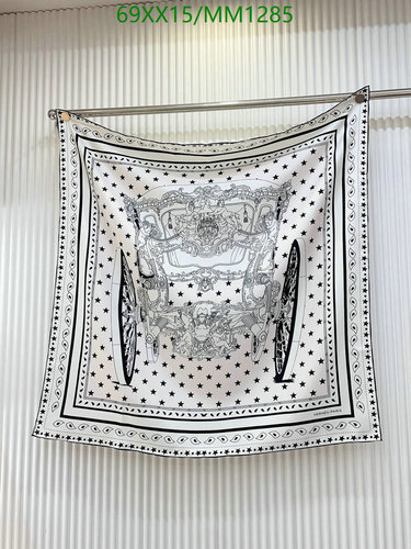 Hermès Silk Scarf with Star and Carriage Print - Luxurious 90x90CM Design
