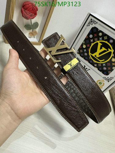 Louis Vuitton Stylish Cowhide Leather Belt for Men - Durable & Versatile Accessory