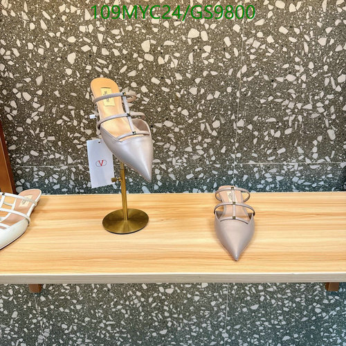 Valentino Garavani Rockstud Slingback Pumps in Sheepskin Leather