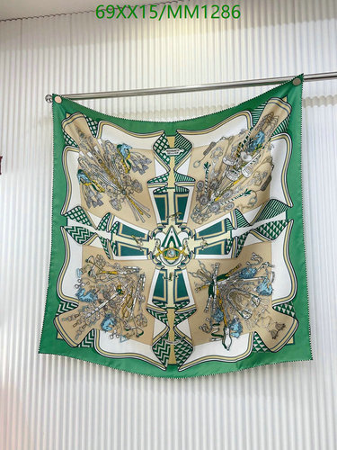 Hermès Silk Scarf "Fleurs et Carlins" - Luxurious 90x90CM Parisian Design