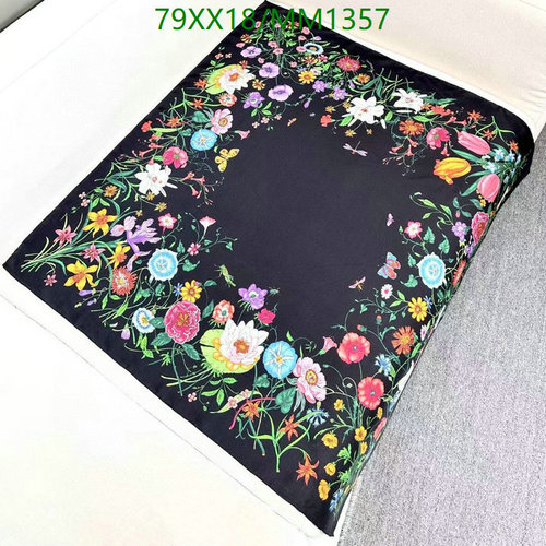 Elegant Gucci Floral Silk Scarf - Luxurious 90x90cm Designer Accessory