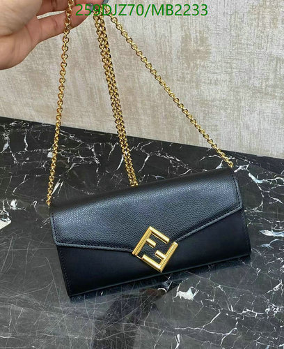 Products 1 Fendi Elegance Shoulder Bag: Luxurious Cowhide Leather with Gold Chain