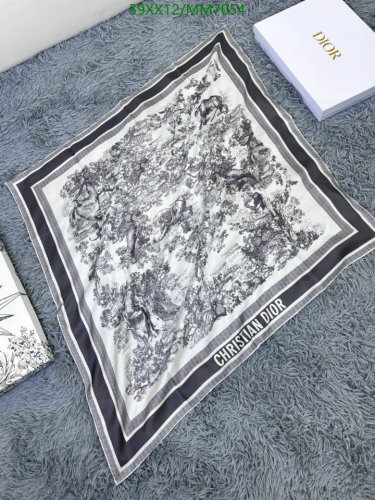 Elegant Dior Silk Scarf - 90x90cm - Timeless Style and Sophistication