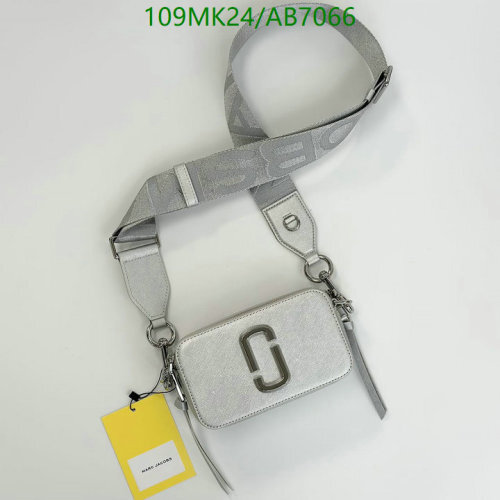 Marc Jacobs Silver Cowhide Leather Snapshot Camera Bag - 18.5x10.5x6cm 5 Marc Jacobs Silver Cowhide Leather Snapshot Camera Bag - 18.5x10.5x6cm