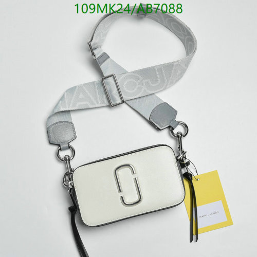 Marc Jacobs The Snapshot Camera Bag, White Cowhide Leather, 18.5*10.5*6cm 7 Marc Jacobs The Snapshot Camera Bag, White Cowhide Leather, 18.5*10.5*6cm