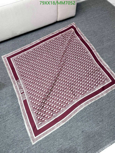 Elegant Christian Dior Silk Scarf - Timeless Style, 90x90cm - Must-Have