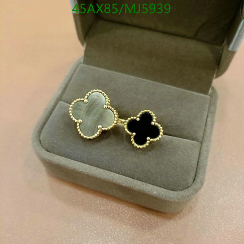 Van Cleef & Arpels Alhambra Clover Ring - Elegant Gold Finish, Timeless Design