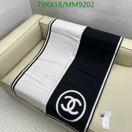 Chanel Cashmere & Wool Scarf, 190-70cm - Black & White Stylish Wrap