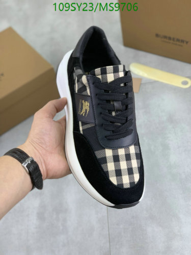 Burberry Men's Low-Top Sneakers in Cowhide Leather with Checkered Pattern
