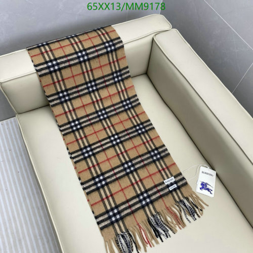 Burberry Classic Cashmere Scarf - Iconic Check Pattern, Warm and Stylish