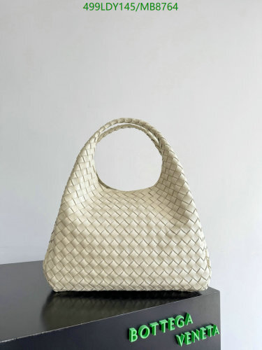 Bottega Veneta Hop Bag in Woven Leather, Top Handle, and Spacious Interior