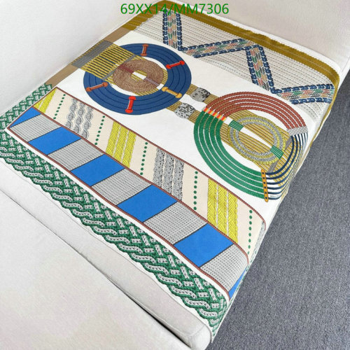 Elegant Hermès Silk Scarf - 90x90cm - MM7306, A Timeless Addition to Your Wardrobe