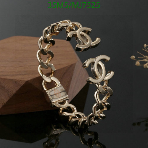 Elegant Gold Chain Bracelet with Iconic CC Logo - Statement Jewelry Piece