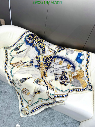 Elegant Hermès Cashmere Silk Scarf - 140cm Square, Timeless Style