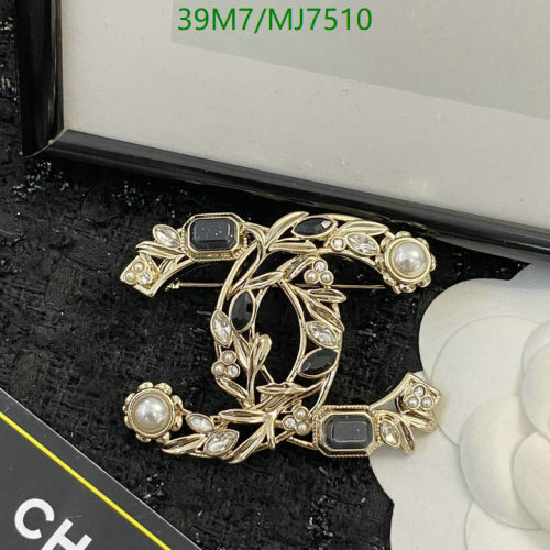 Chanel Gold CC Brooch with Crystals and Resin Pearls, MJ7510