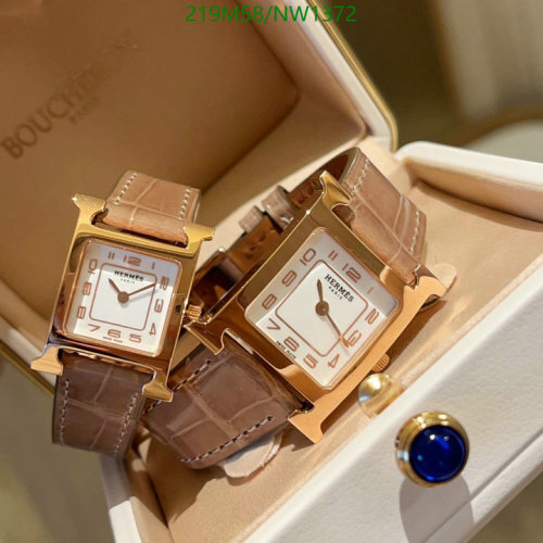 Elegant Hermès Heure H 26mm Gold-Tone Ladies Watch with Leather Strap