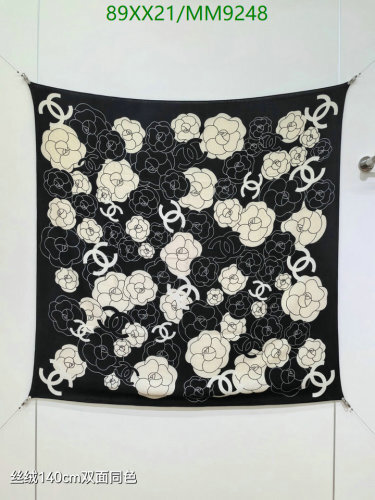 Elegant Floral & Logo Cashmere-Silk Blend Scarf, 140x140cm - Timeless Design