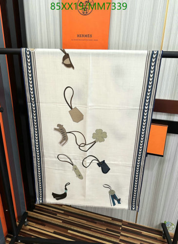 Elegant Hermès Cashmere Scarf (65-185cm) - Timeless Luxury and Style