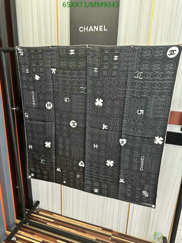 Elegant Chanel Black Silk Scarf 90x90cm - Classic Design & Luxurious Feel