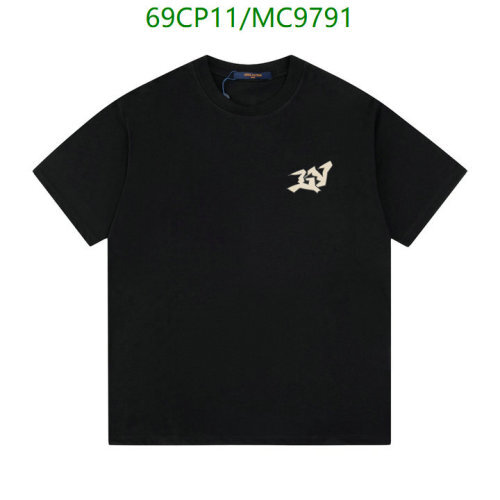 Louis Vuitton Men's Black T-Shirt with LV Logo - Stylish and Comfortable