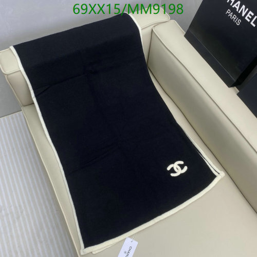 Elegant Chanel Cashmere Scarf - Timeless Style and Luxurious Comfort