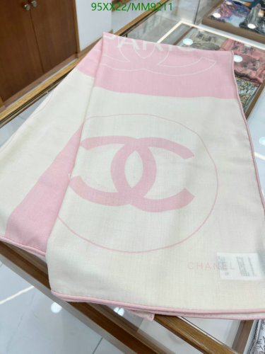 Chanel Silk & Wool Scarf, 140cm - Stylish Wrap for All Seasons - MM9211