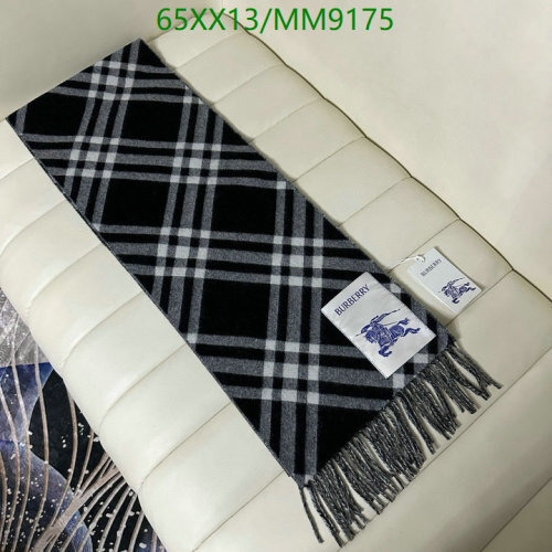 Burberry Cashmere Scarf, Iconic Check Pattern, 30x168 cm - Timeless Style