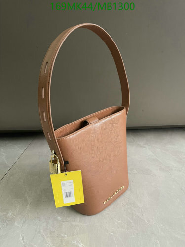 Marc Jacobs The Bucket Bag Cowhide Leather, 25*20*14cm - Stylish and Functional