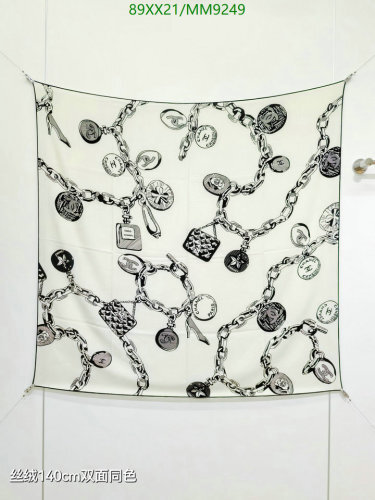 Elegant Chain Print Cashmere-Silk Scarf, 140x140cm - Timeless Style 7 Elegant Chain Print Cashmere-Silk Scarf, 140x140cm - Timeless Style