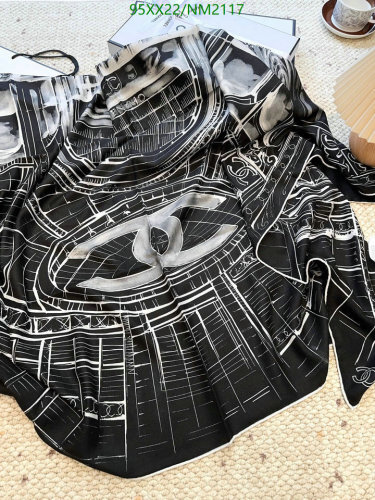 Elegant Chanel Black & White Cashmere-Silk Blend Scarf - 140x140cm