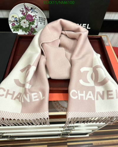 Elegant Chanel Cashmere Scarf, 35-185cm, Pink and White, NM4100