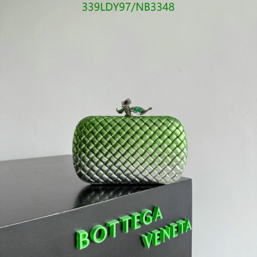 Bottega Veneta Knot Clutch in Green Intrecciato Leather with Floral Clasp