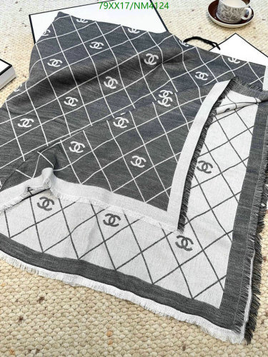 Elegant Grey & White Silk Cashmere Scarf with Iconic Pattern - 140 x 140 cm