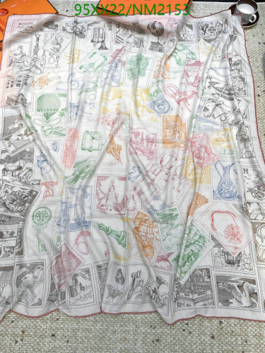 Elegant Hermès Cashmere Silk Scarf, 140cm - Timeless Luxury