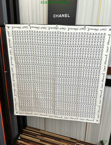 Elegant Chanel Silk Scarf - 90x90cm - Timeless Design, Luxury Accessory