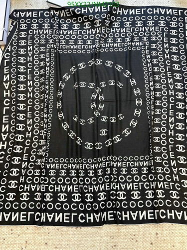 Elegant Chanel Black & White Cashmere-Silk Scarf - 140cm x 140cm