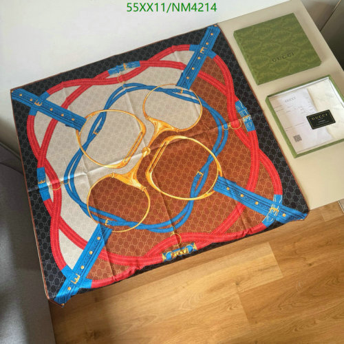 Gucci Silk Scarf with Equestrian-Inspired Design, 90x90cm - Elegant Accessory